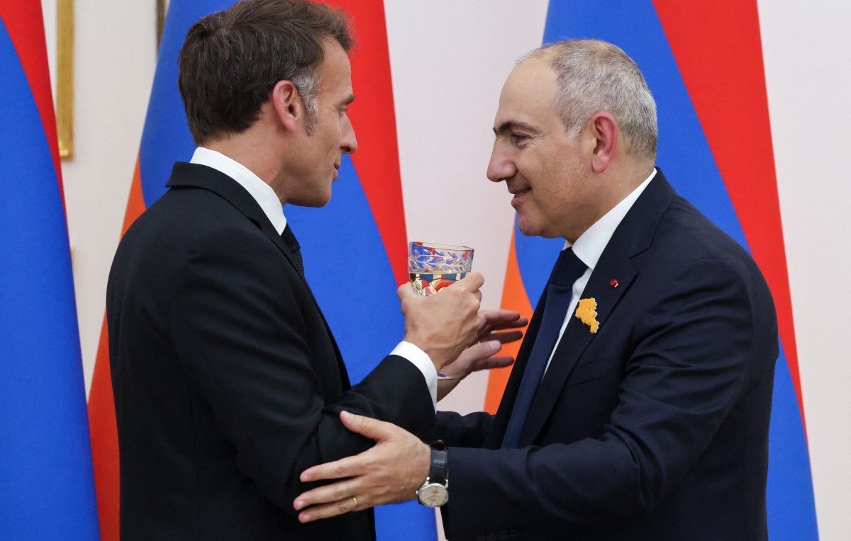 Un duo inattendu : Macron interprète « La Bohème » avec le Premier ministre arménien