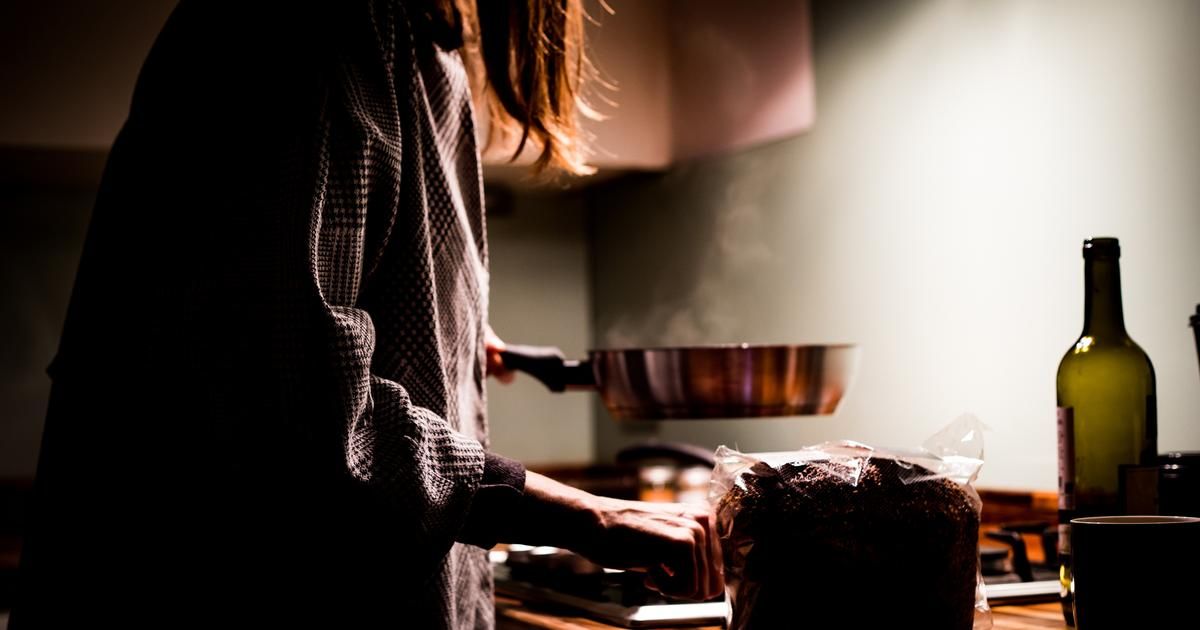 ces erreurs à éviter au dîner pour réussir sa perte de poids selon une médecin nutritionniste