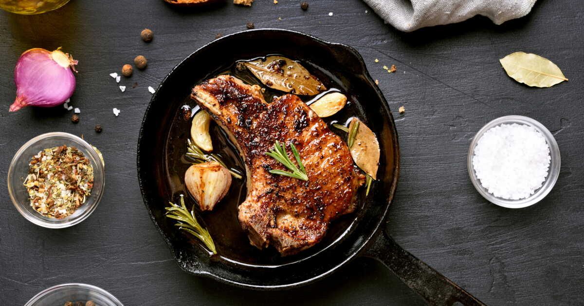 Des côtes de veau savoureuses à la sauce normande, comme à la maison
