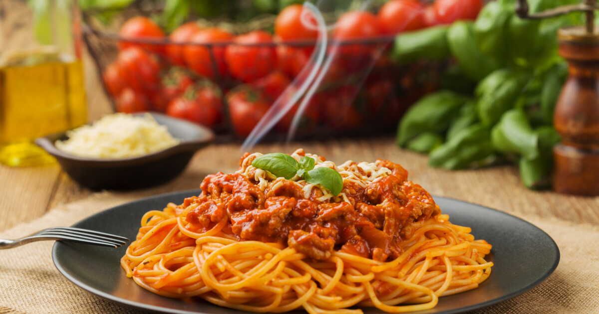 Dégustez la sauce bolognaise aux trois viandes de Julie Andrieu