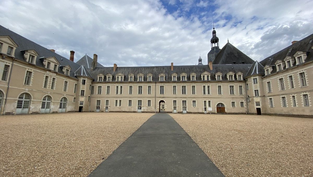 Douze élèves du Prytanée de La Flèche exclues pour un simple entraînement casual