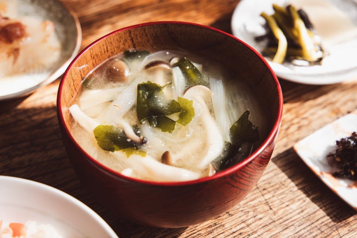 La soupe miso : le petit-déjeuner qui booste votre immunité ?
