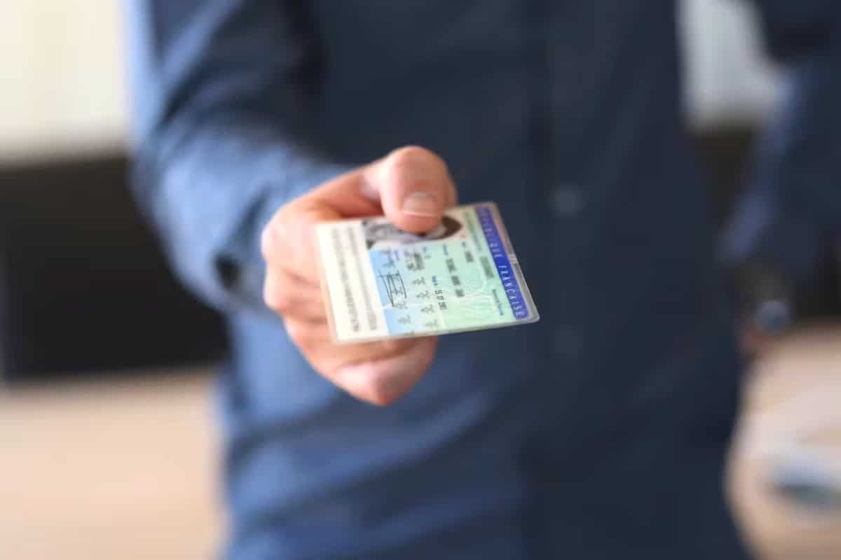 Documents périmés : attention aux conséquences sur vos droits