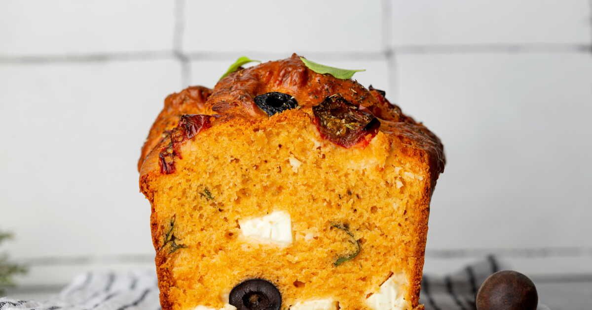 Un cake apéro savoureux aux olives et feta avec Laurent Mariotte