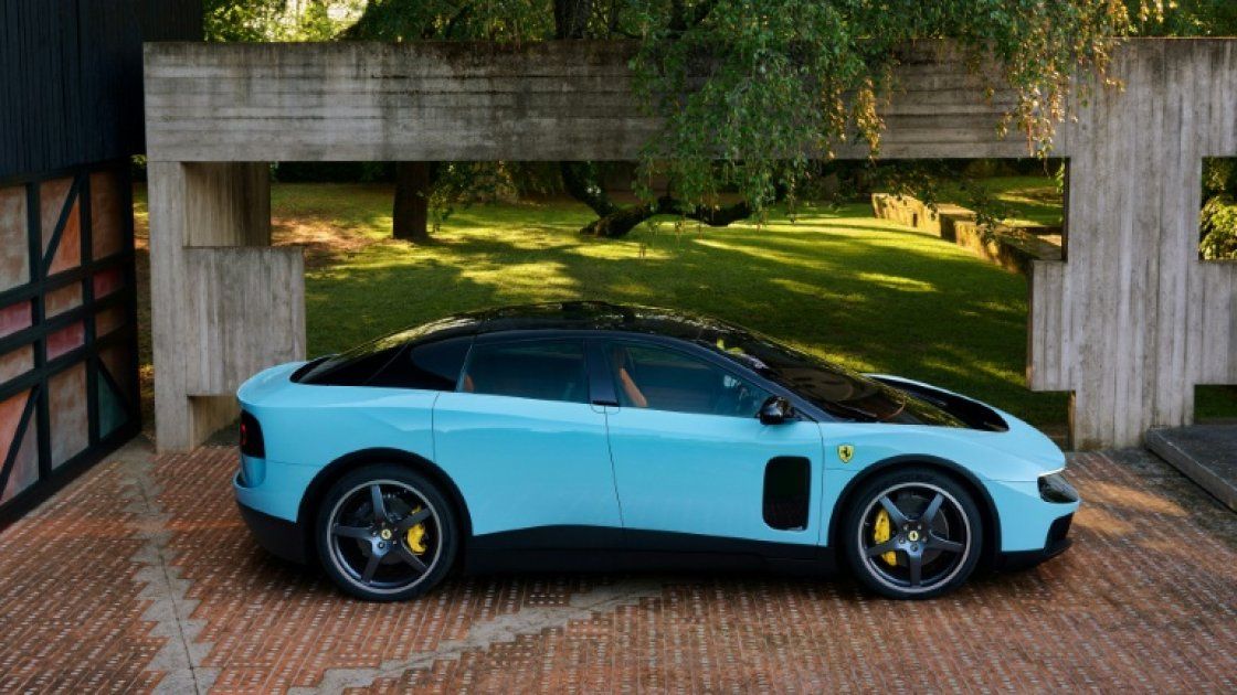 Ferrari fait sensation avec son premier modèle électrique, la Luce