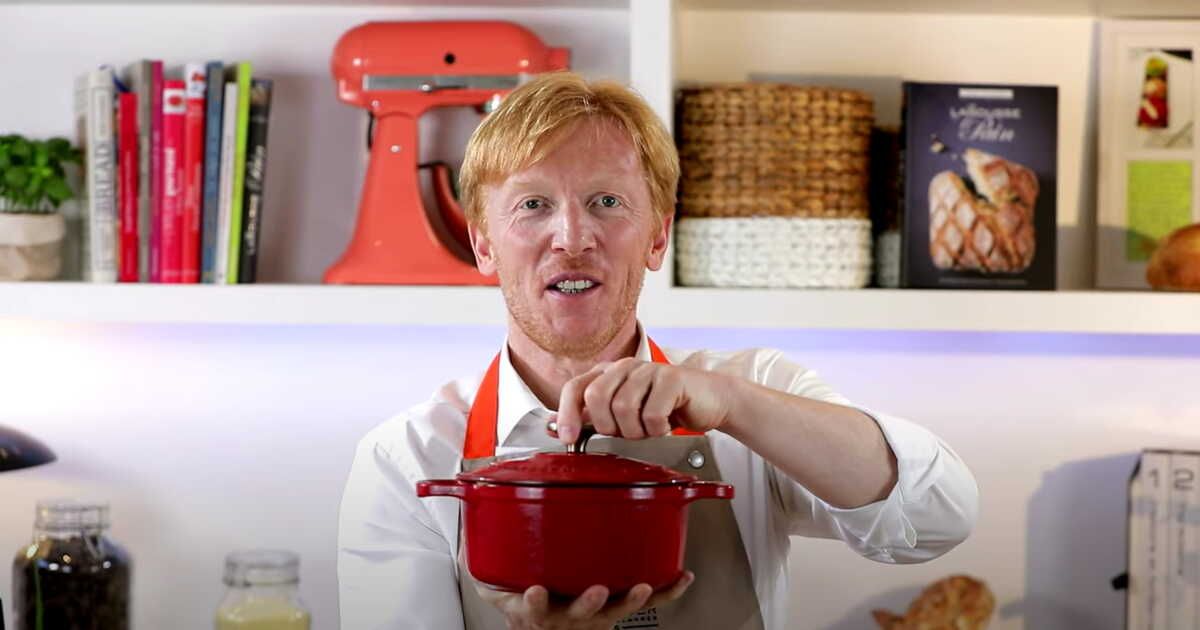 La méthode étonnante d'Eric Kayser pour cuire du pain à la cocotte