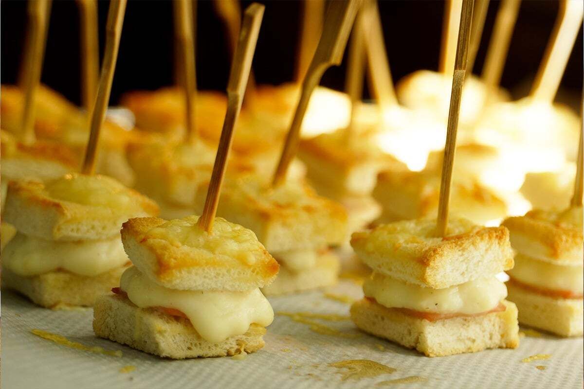 Des mini croques savoureux au jambon et fromage en un rien de temps