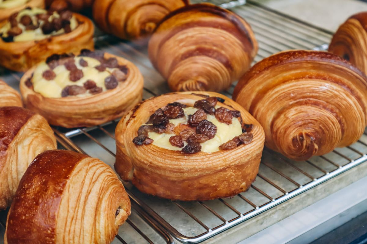 le flat croissant : une tendance qui fait grincer les dents des français
