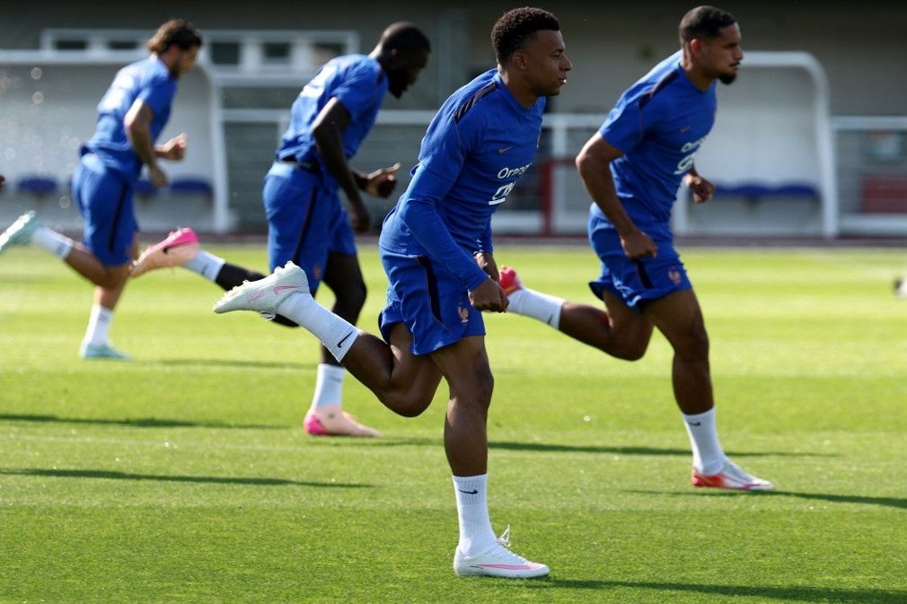La préparation des Bleus à Clairefontaine : entre questionnements et espoirs avant la Coupe du monde