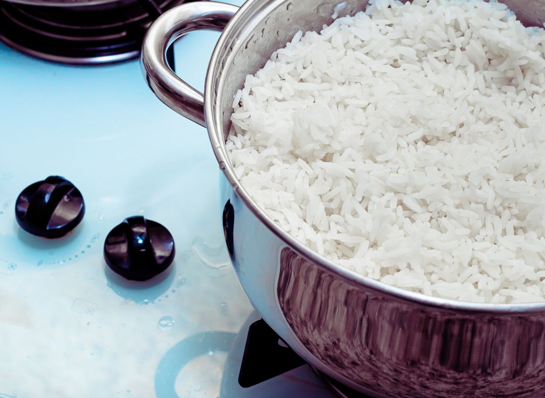 Faut-il vraiment rincer le riz avant de le cuisiner ? Éclairage scientifique
