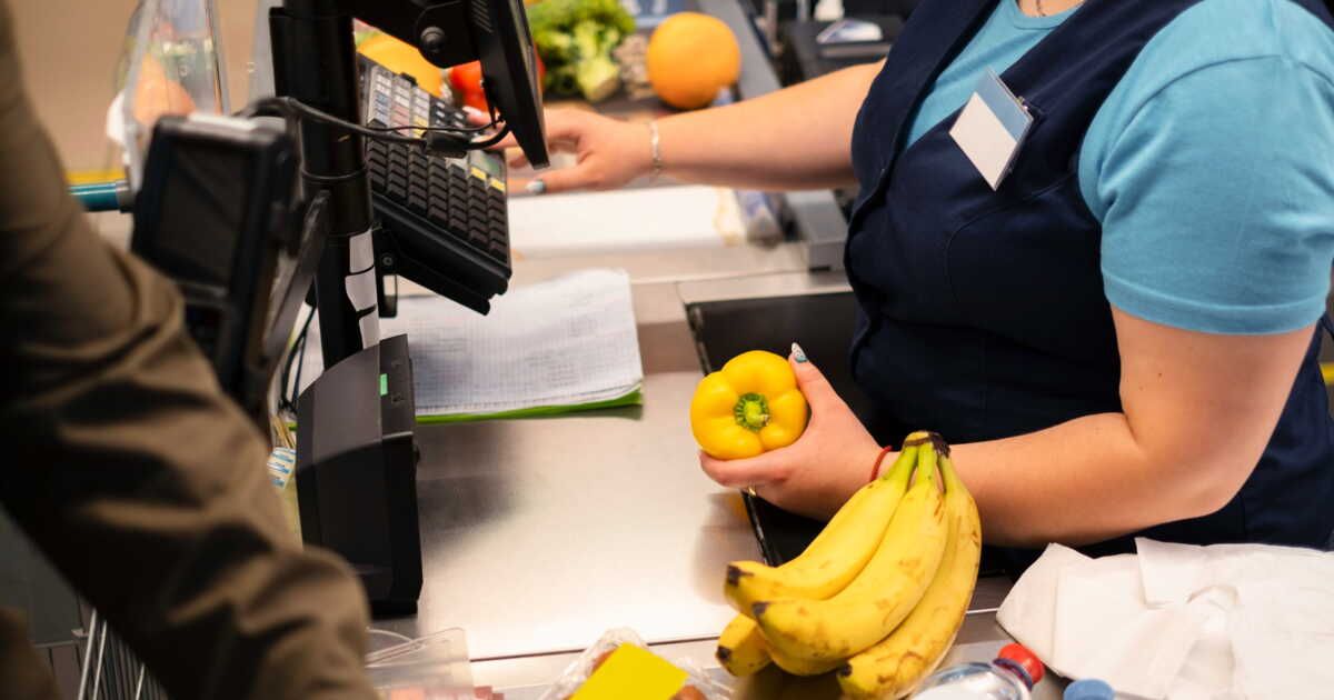 Payer vos courses le mois prochain : une option séduisante mais risquée