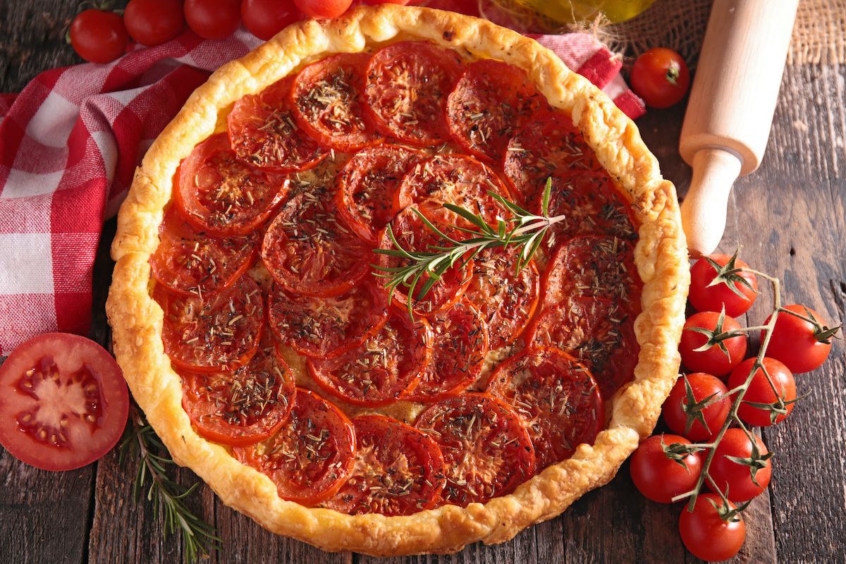 Tarte aux tomates : une explosion de saveurs estivales