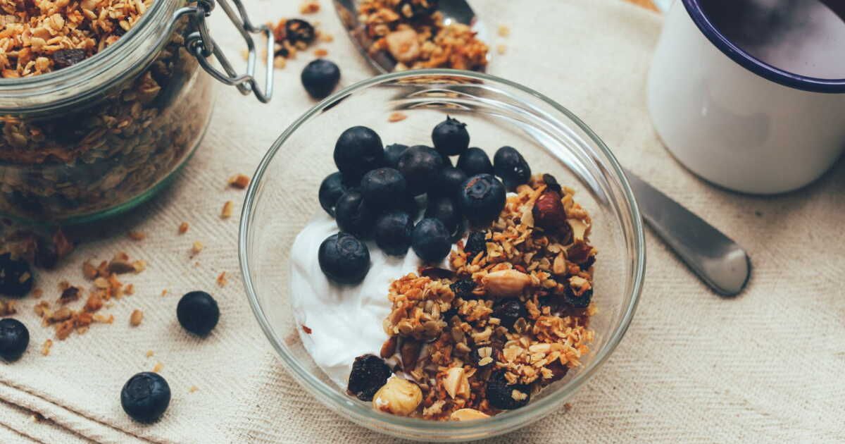 Préparez un granola maison en un éclair : la recette rapide à 3 ingrédients