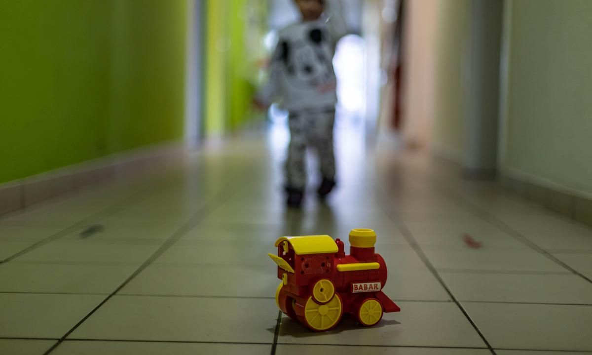 protection de l'enfance : le système à bout de souffle face à 70 000 dossiers en attente