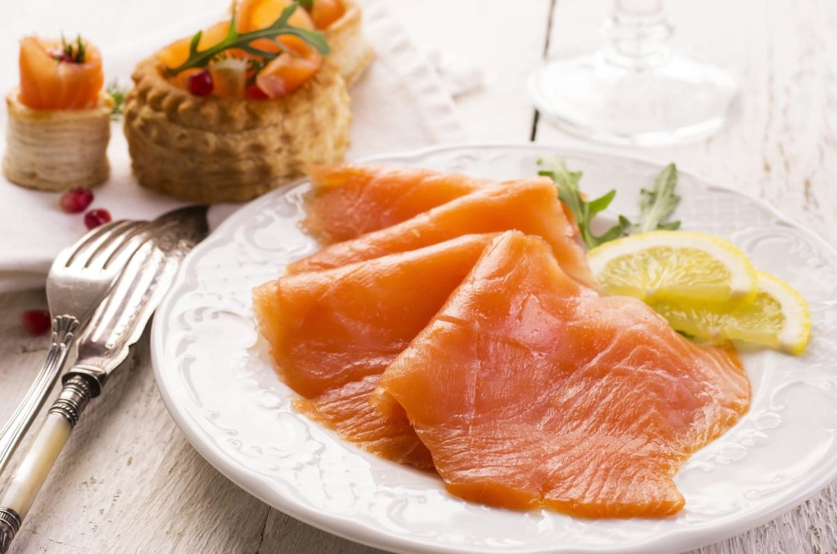 Choisir le saumon fumé parfait : nos astuces pour ne pas se tromper