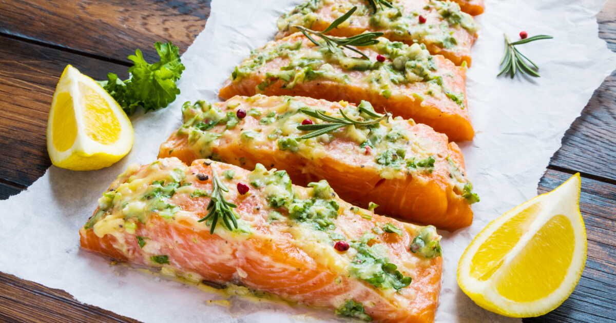 Saumon hasselback aux légumes du soleil : une recette estivale incontournable