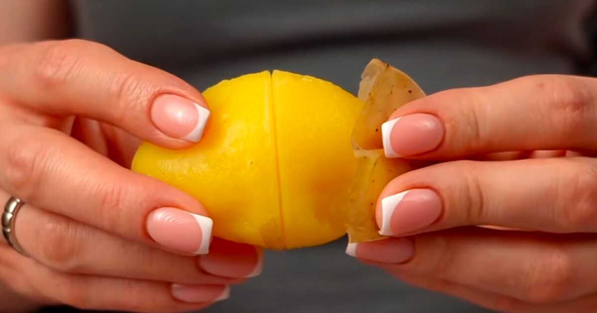 Un moyen simple d'éplucher des pommes de terre en un clin d'œil