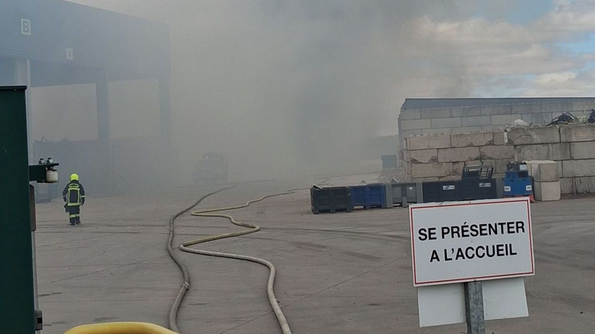 Incendie dans un centre de recyclage près de Vendôme : soupçons sur les piles et batteries