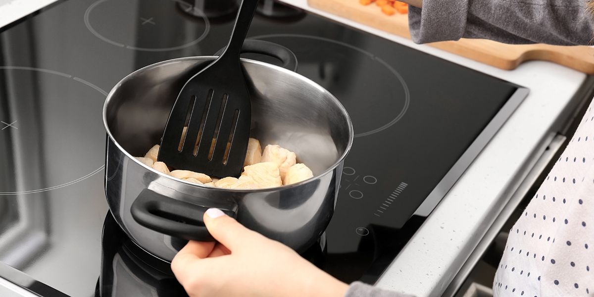Pourquoi mes plaques de cuisson électriques font tout disjoncter ?