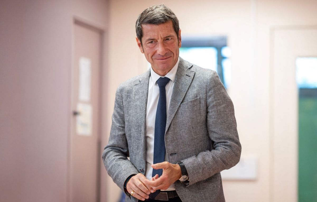 David Lisnard prend les devants pour 2027 et défie les héritiers de Macron