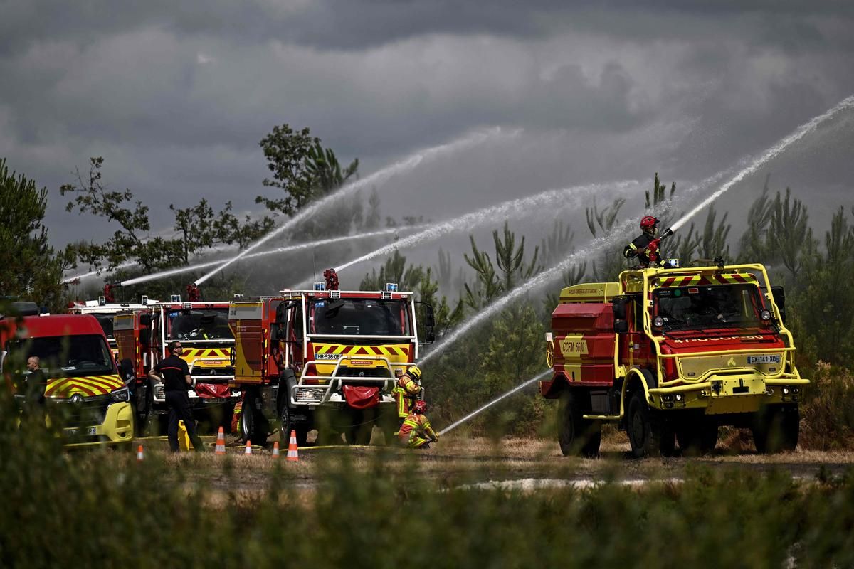 Un incendie ravage l’Aude : 900 hectares en flammes et les pompiers sur le front