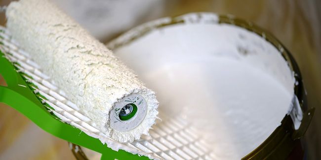 Repeindre sur papier peint : pourquoi c'est risqué