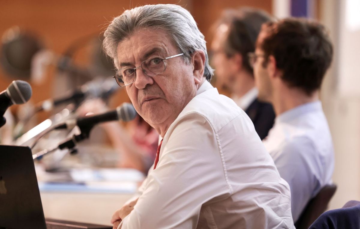Mélenchon dénonce Radio France : le duel pour l'indépendance des médias