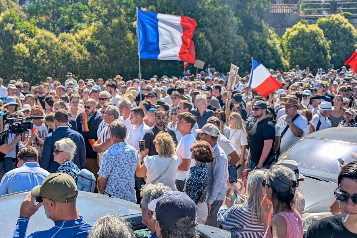 Des milliers de manifestants à Narbonne pour rendre hommage à Louis