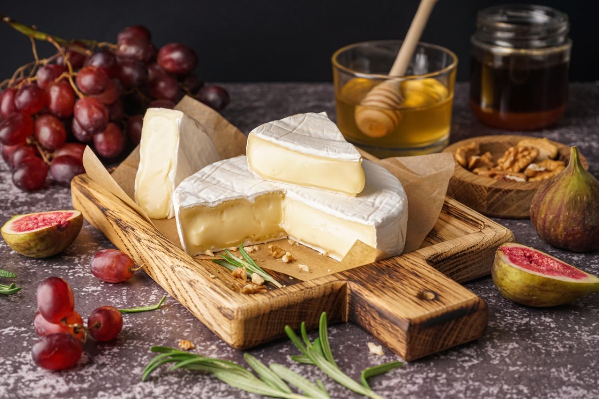 Attention à votre assiette : le fromage français le plus calorique