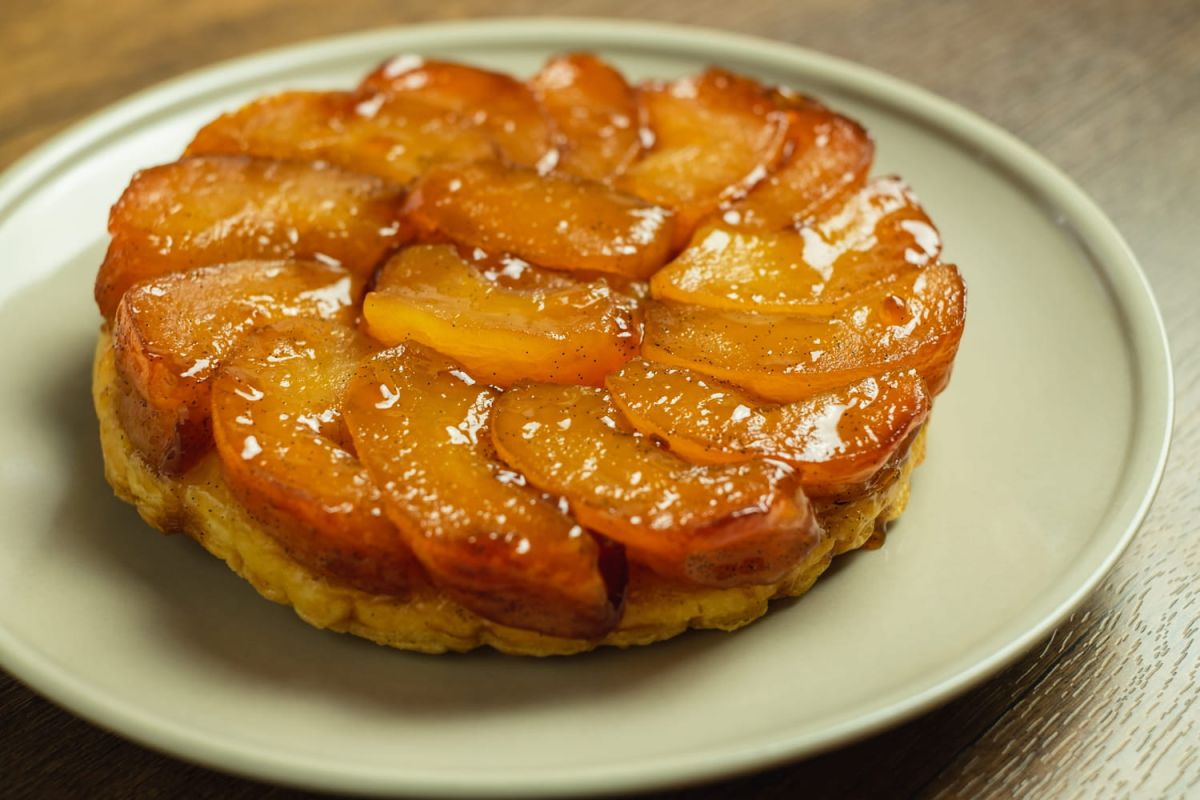 Créer une tarte tatin caramélisée avec la recette facile de Cyril Lignac
