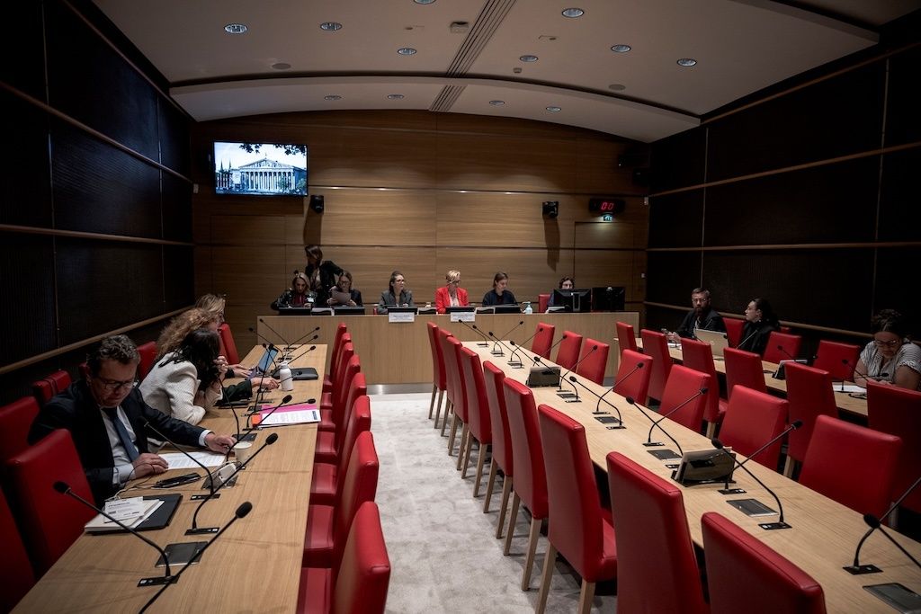 Les coulisses politiques