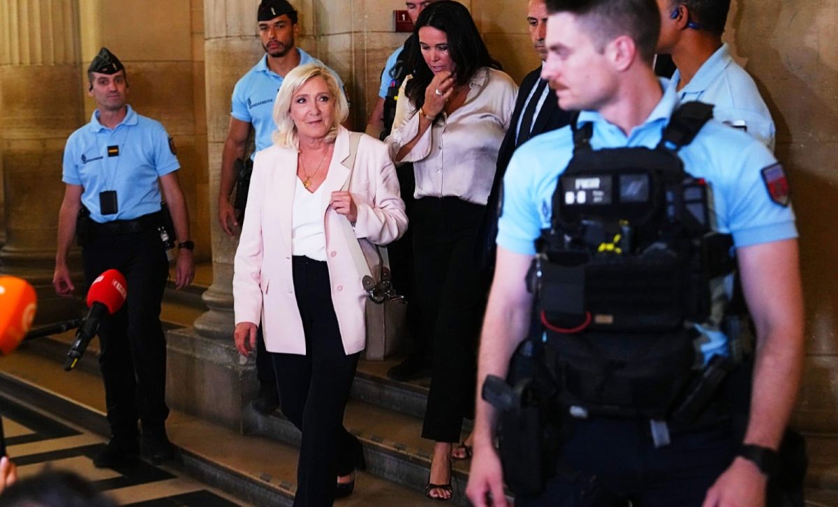 Marine Le Pen entre le tribunal et l'Élysée : un nouveau pas vers la normalisation du RN