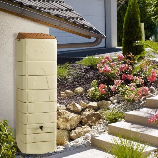 Installez un récupérateur d'eau mural à moins de 200€ chez Jardiland