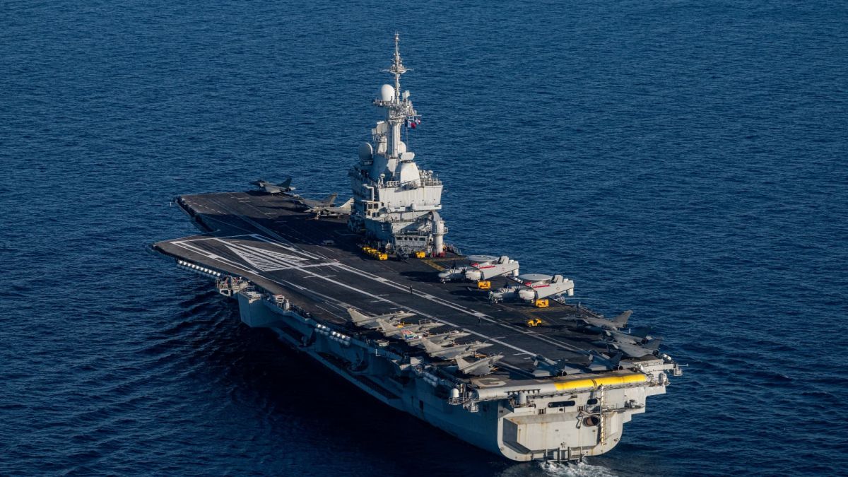 Retour triomphal du Charles-De-Gaulle après six mois en mer