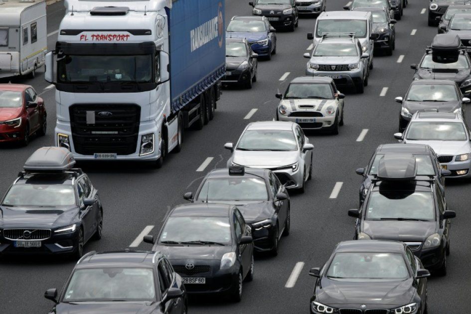 Canicule et congestions routières : près de 940 km de bouchons pour les vacances