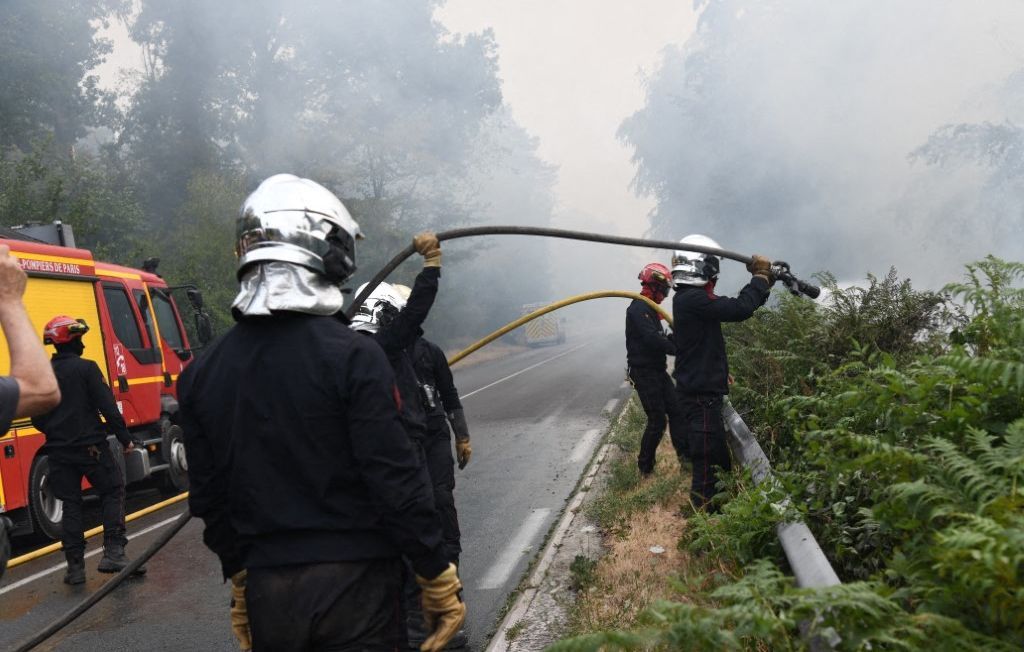 Incendies en France : une bataille constante contre les flammes à Fontainebleau et dans la Drôme